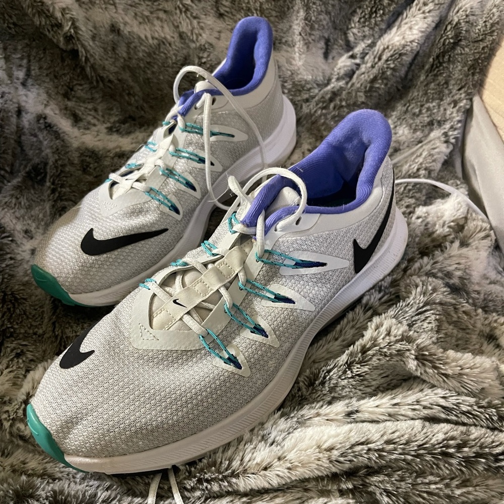 No stains Nike runners size 8 women